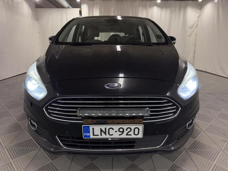 Ford S-MAX vaihtoauto