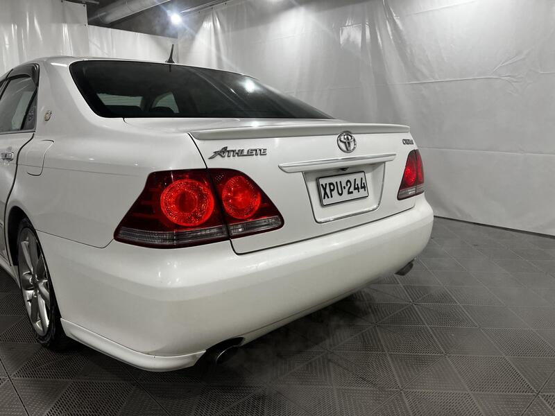 Toyota Crown vaihtoauto