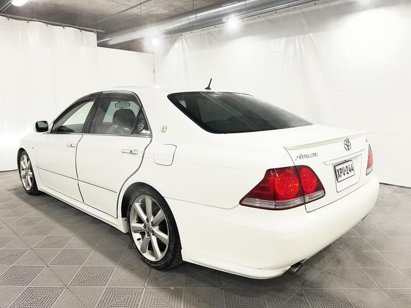 Toyota Crown vaihtoauto