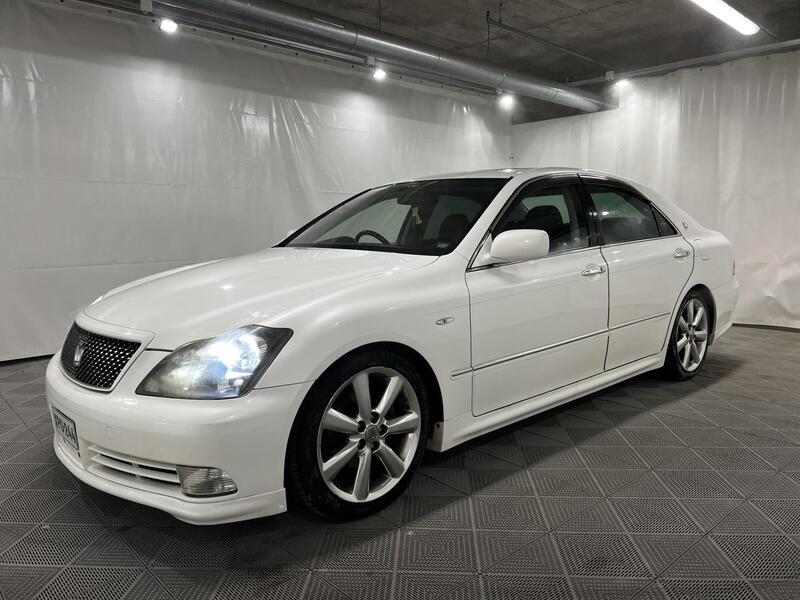 Toyota Crown vaihtoauto