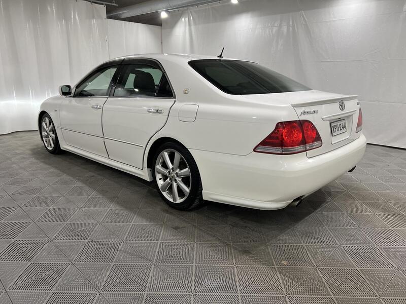 Toyota Crown vaihtoauto