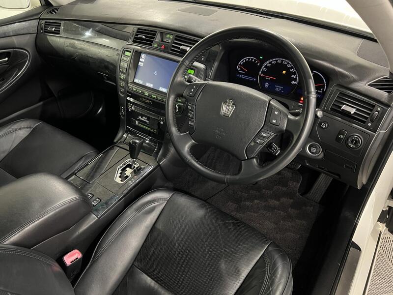 Toyota Crown vaihtoauto