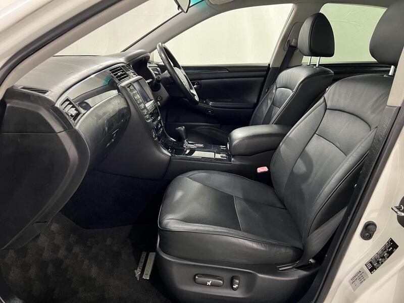 Toyota Crown vaihtoauto