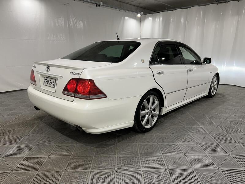 Toyota Crown vaihtoauto