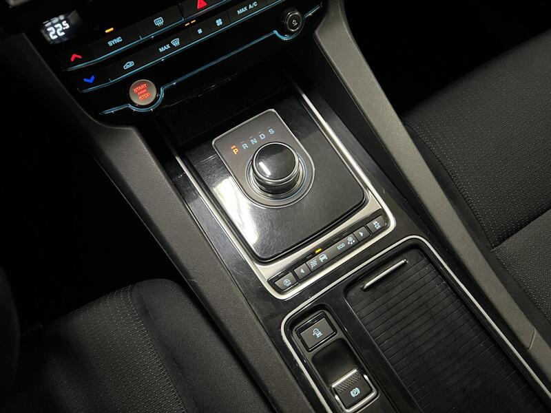 Jaguar F-PACE vaihtoauto