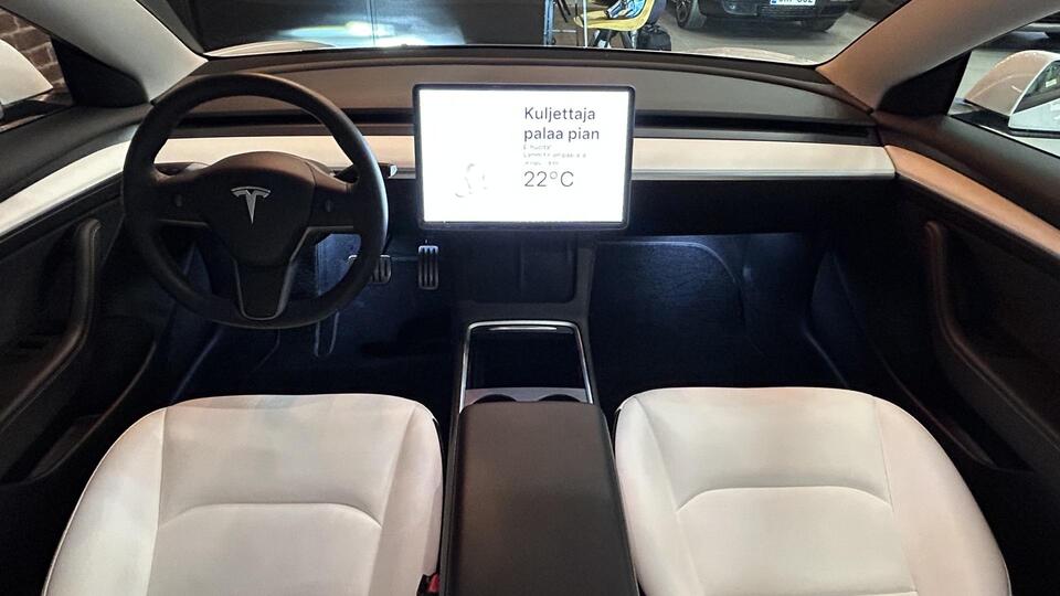 Tesla Model 3 vaihtoauto