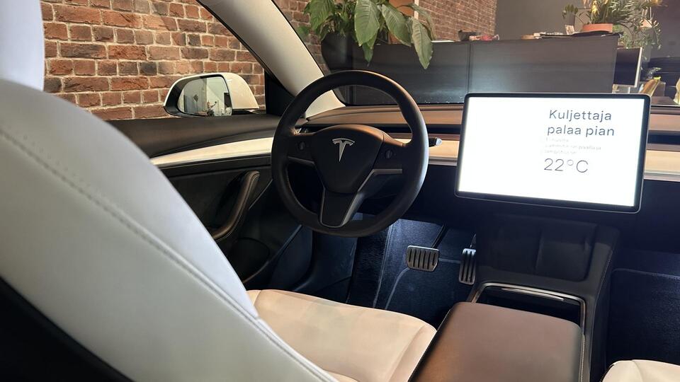 Tesla Model 3 vaihtoauto