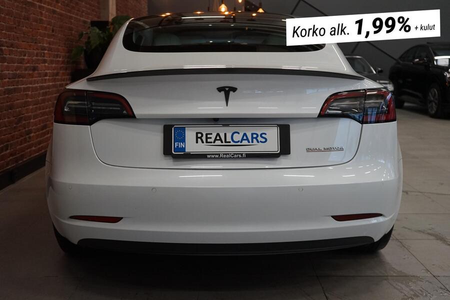 Tesla Model 3 vaihtoauto