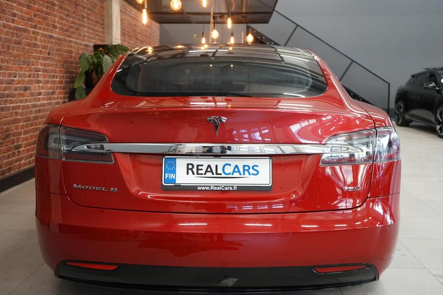 Tesla Model S vaihtoauto