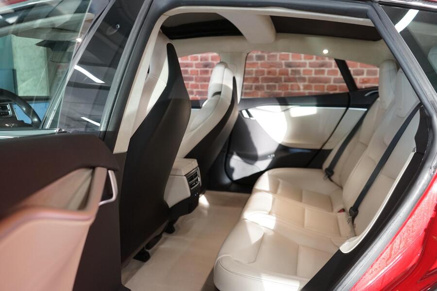 Tesla Model S vaihtoauto