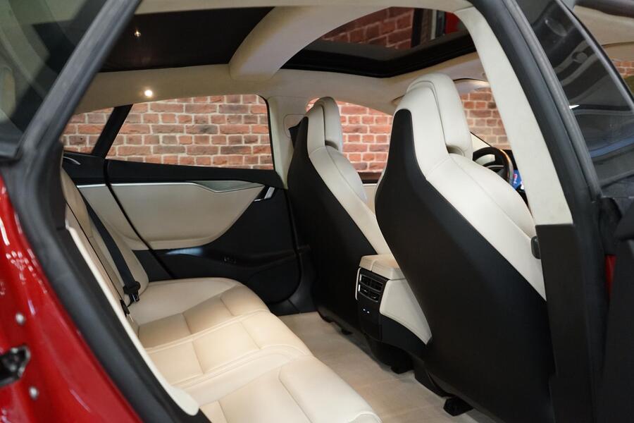 Tesla Model S vaihtoauto