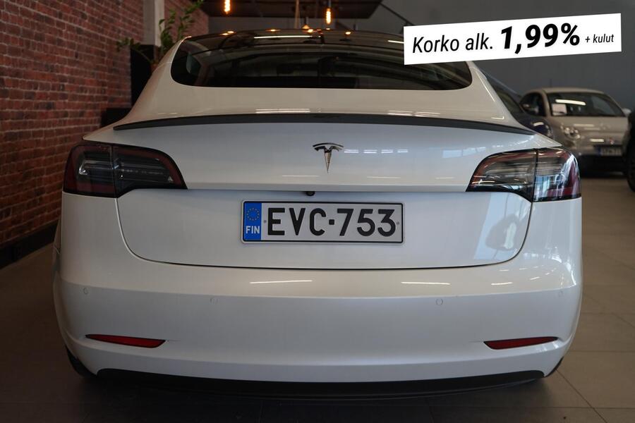 Tesla Model 3 vaihtoauto