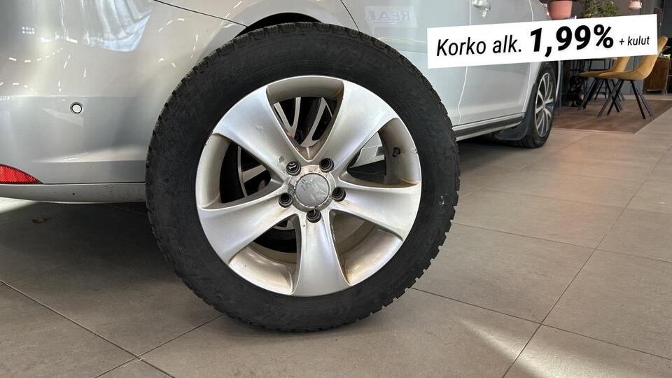 Volkswagen Touran vaihtoauto