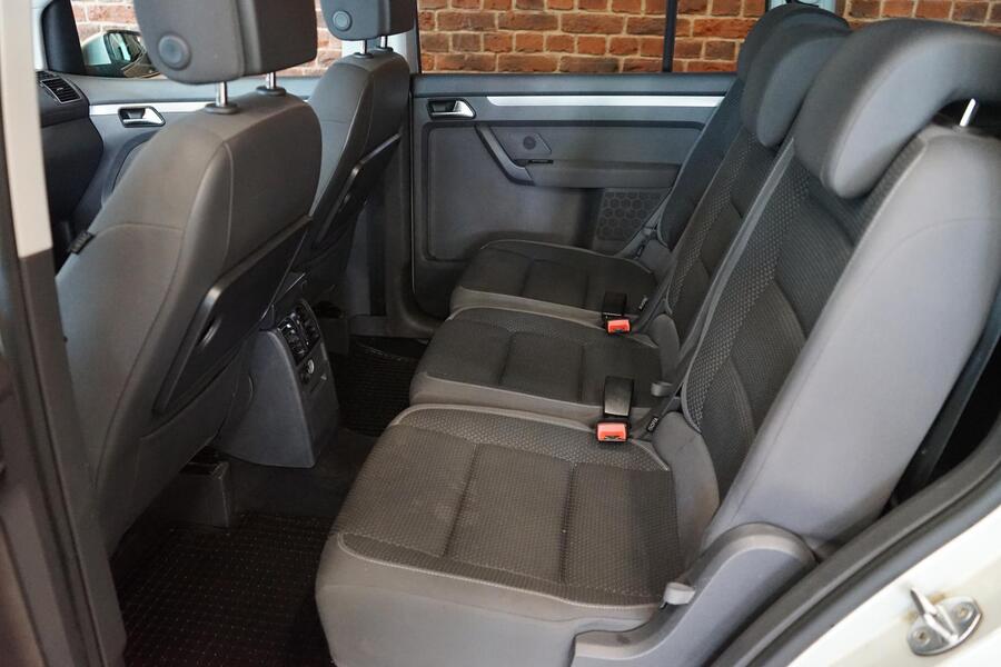 Volkswagen Touran vaihtoauto