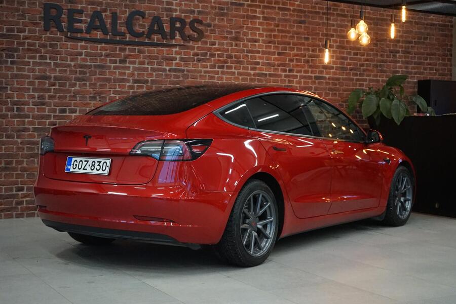 Tesla Model 3 vaihtoauto