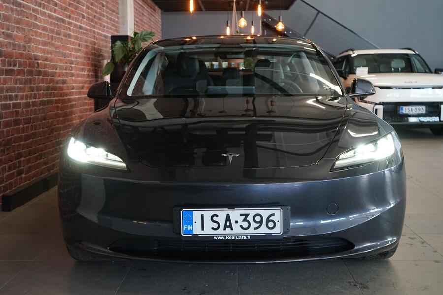 Tesla Model 3 vaihtoauto