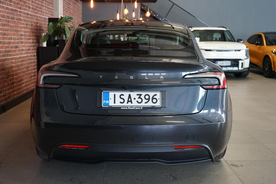 Tesla Model 3 vaihtoauto