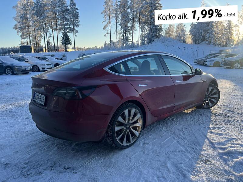 Tesla Model 3 vaihtoauto