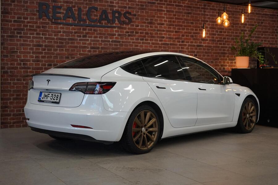 Tesla Model 3 vaihtoauto