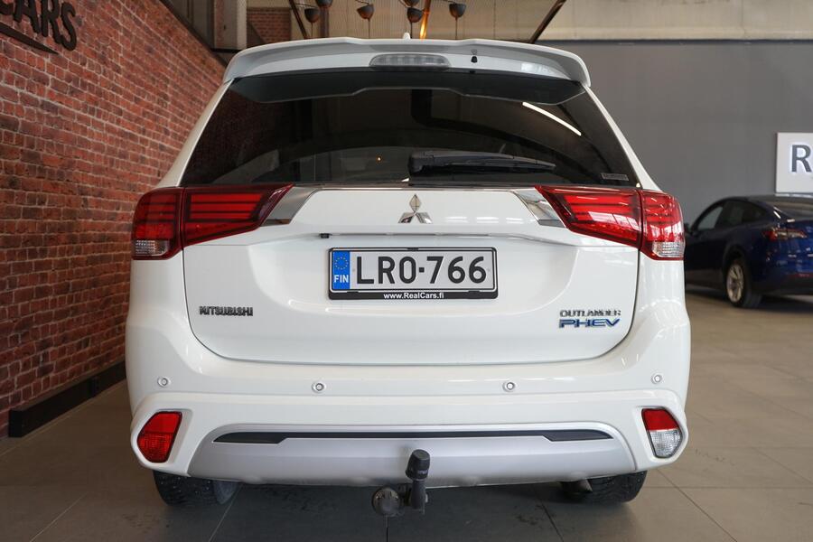 Mitsubishi Outlander PHEV vaihtoauto