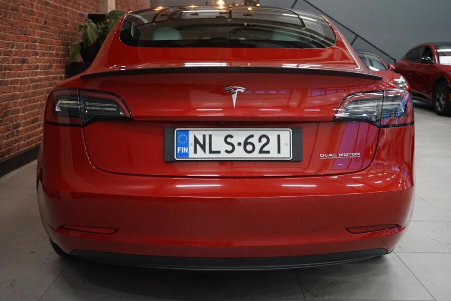Tesla Model 3 vaihtoauto