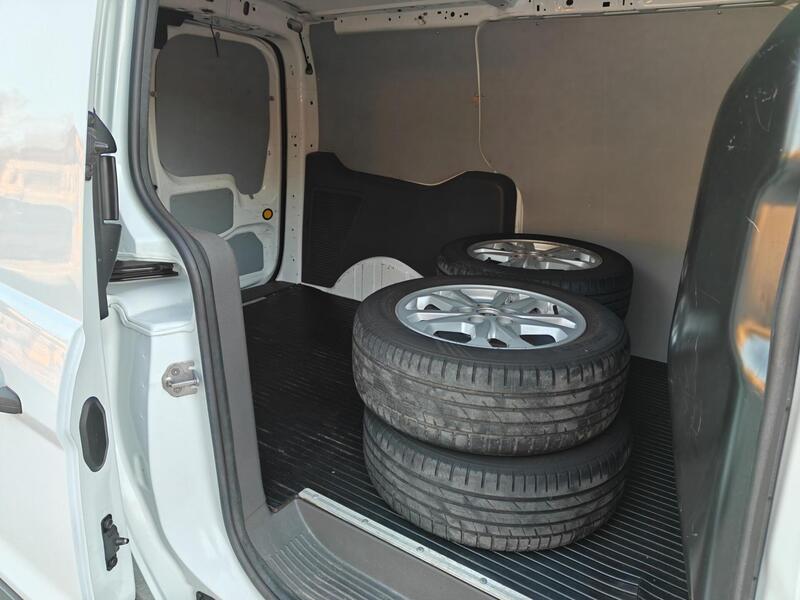Ford Transit Connect vaihtoauto