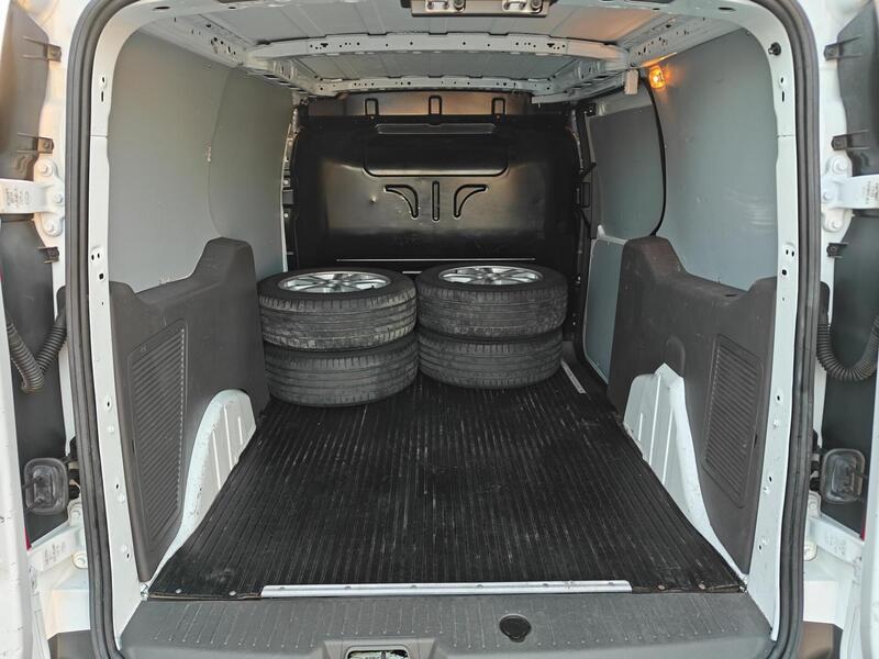 Ford Transit Connect vaihtoauto