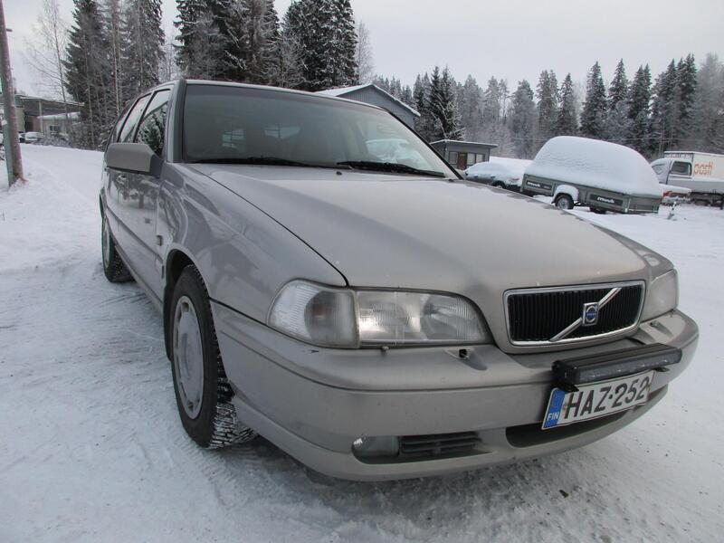 Volvo V70 vaihtoauto