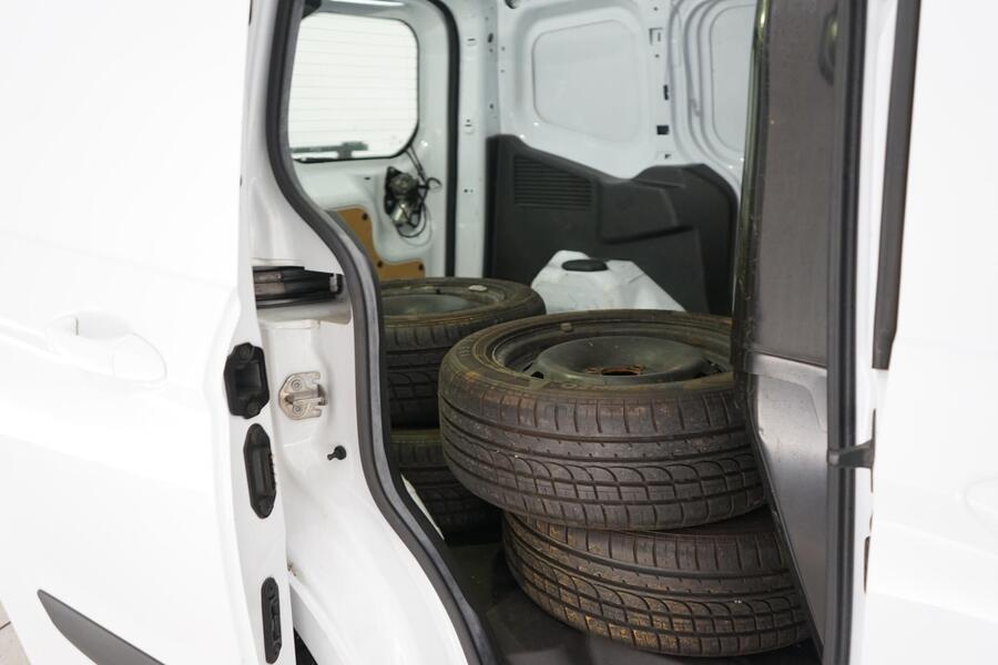 Ford Transit Courier vaihtoauto