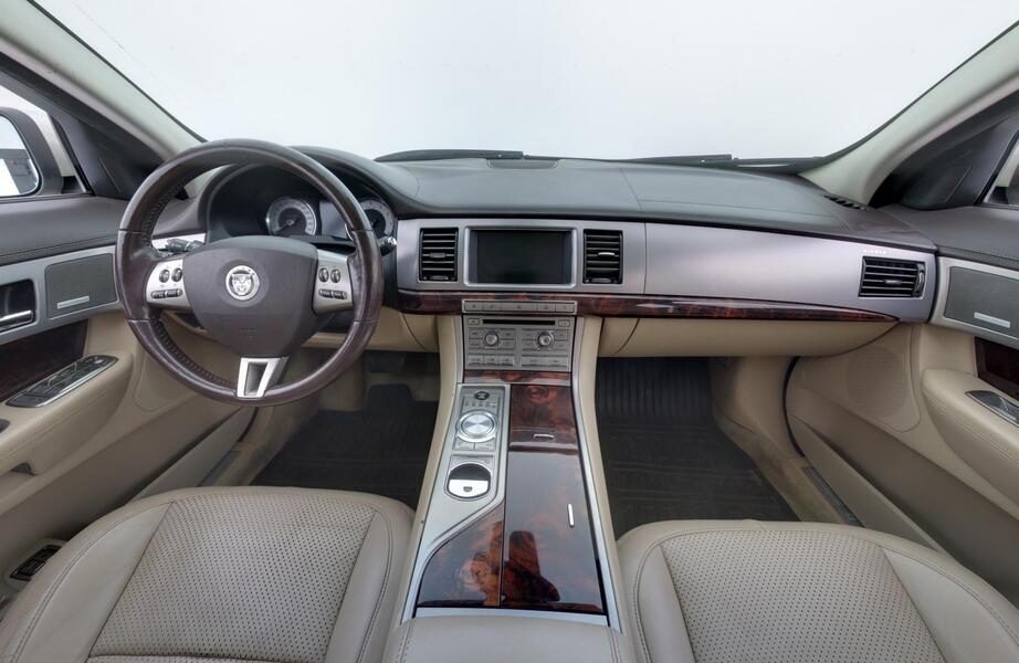 Jaguar XF vaihtoauto