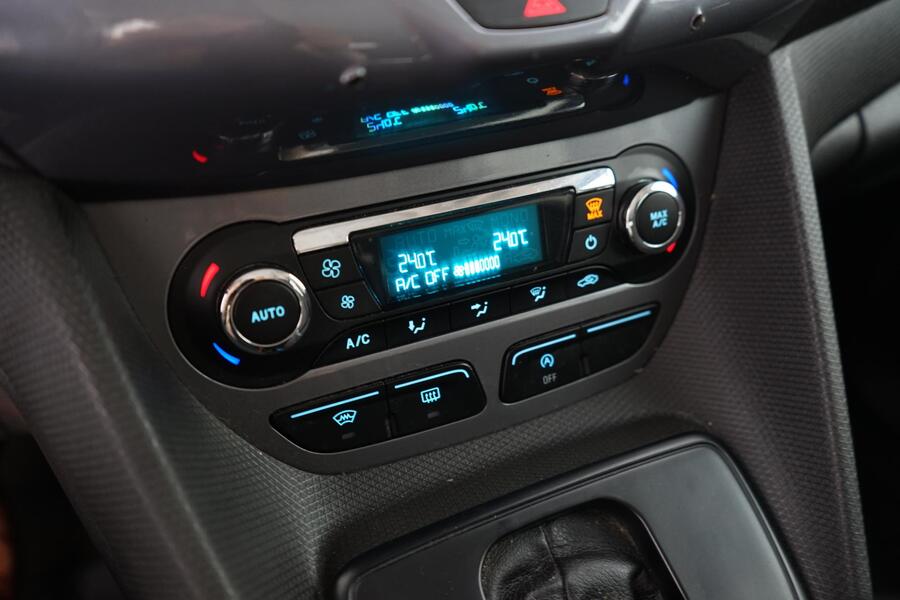 Ford Tourneo Connect vaihtoauto