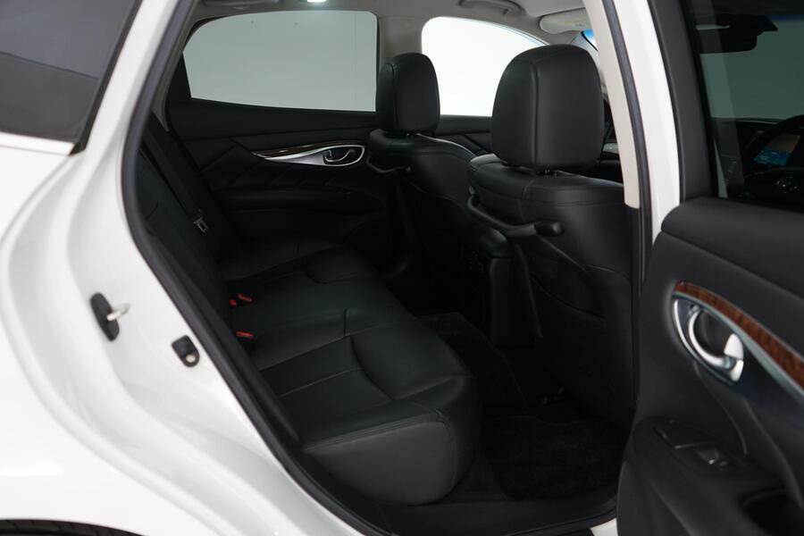 Nissan Fuga vaihtoauto