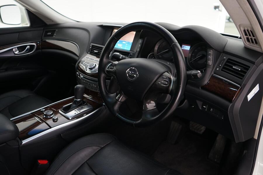 Nissan Fuga vaihtoauto