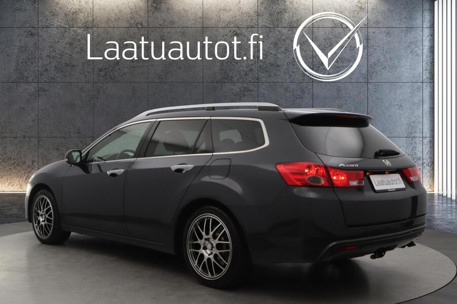 Honda Accord vaihtoauto