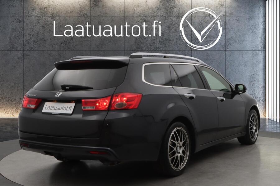 Honda Accord vaihtoauto