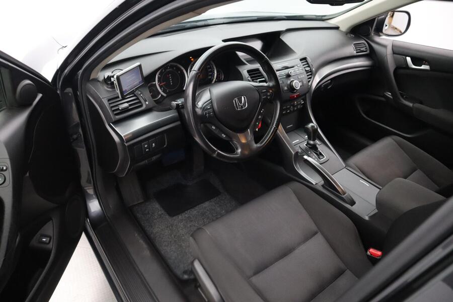 Honda Accord vaihtoauto