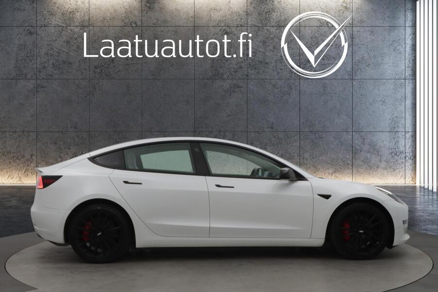 Tesla Model 3 vaihtoauto