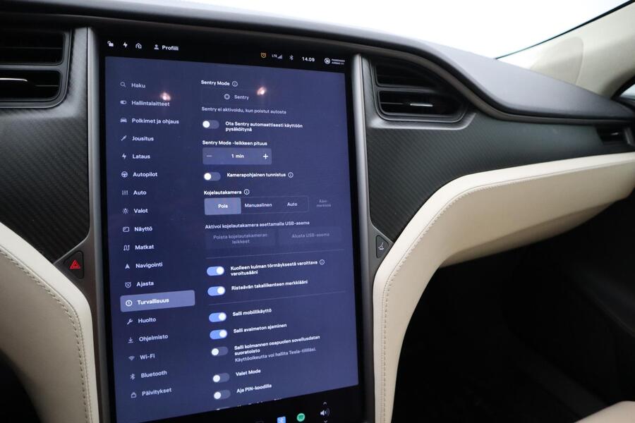 Tesla Model S vaihtoauto