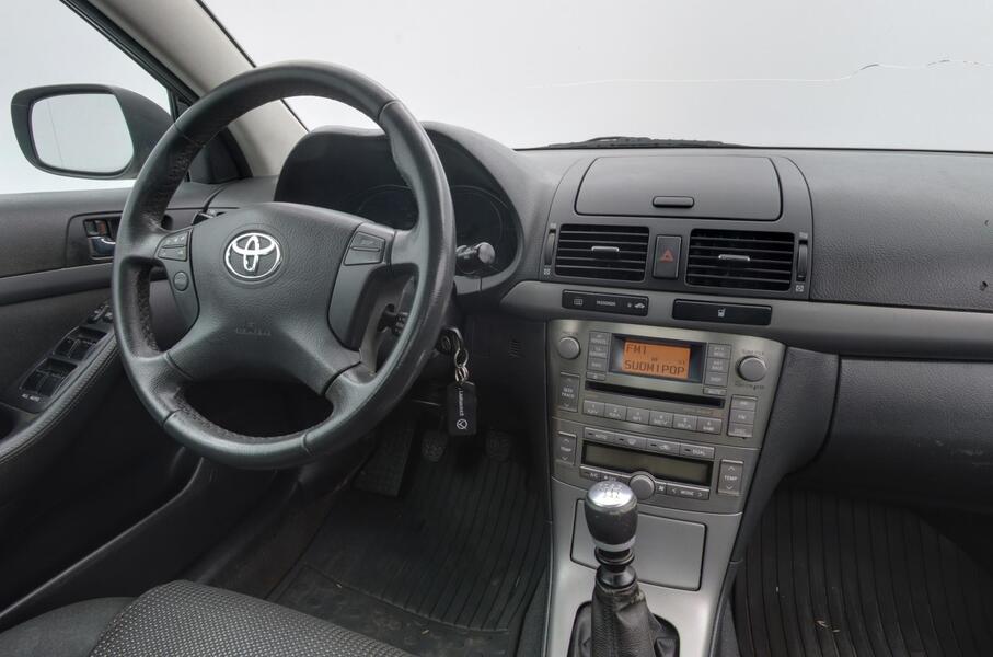 Toyota Avensis vaihtoauto