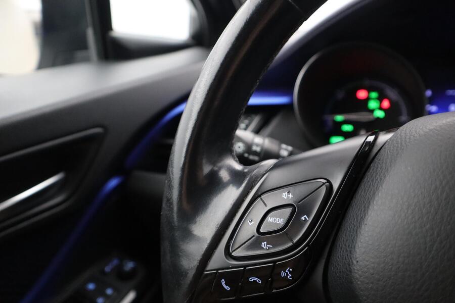 Toyota C-HR vaihtoauto