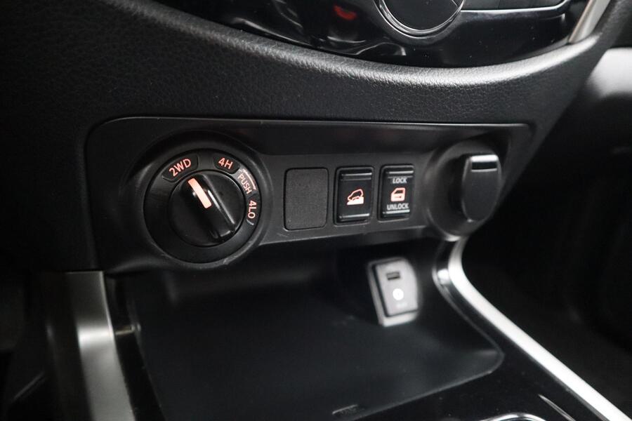 Nissan Navara vaihtoauto