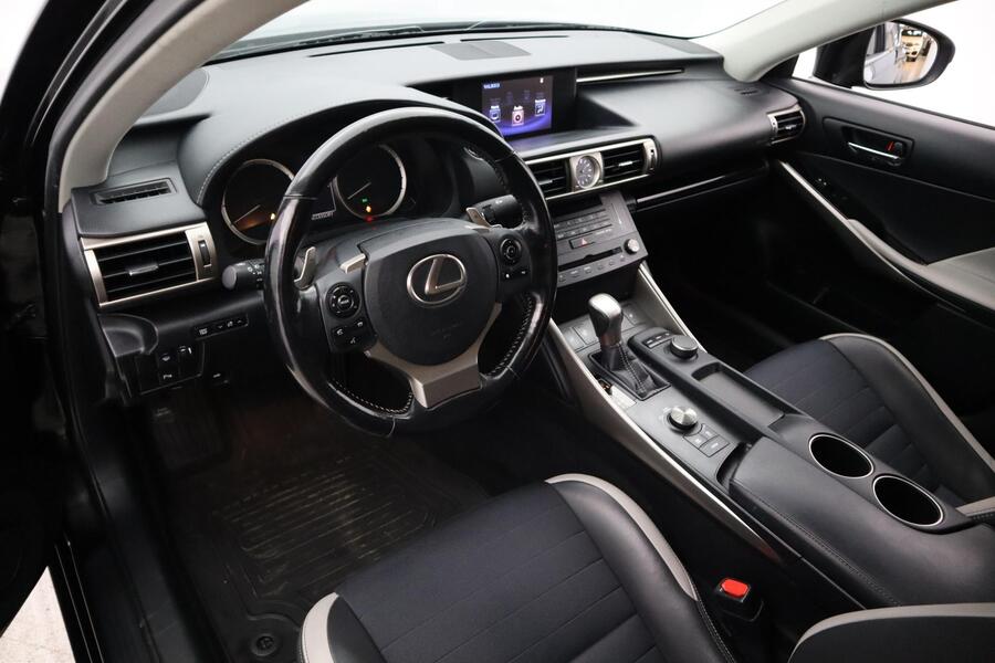 Lexus IS vaihtoauto