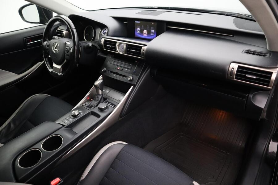 Lexus IS vaihtoauto
