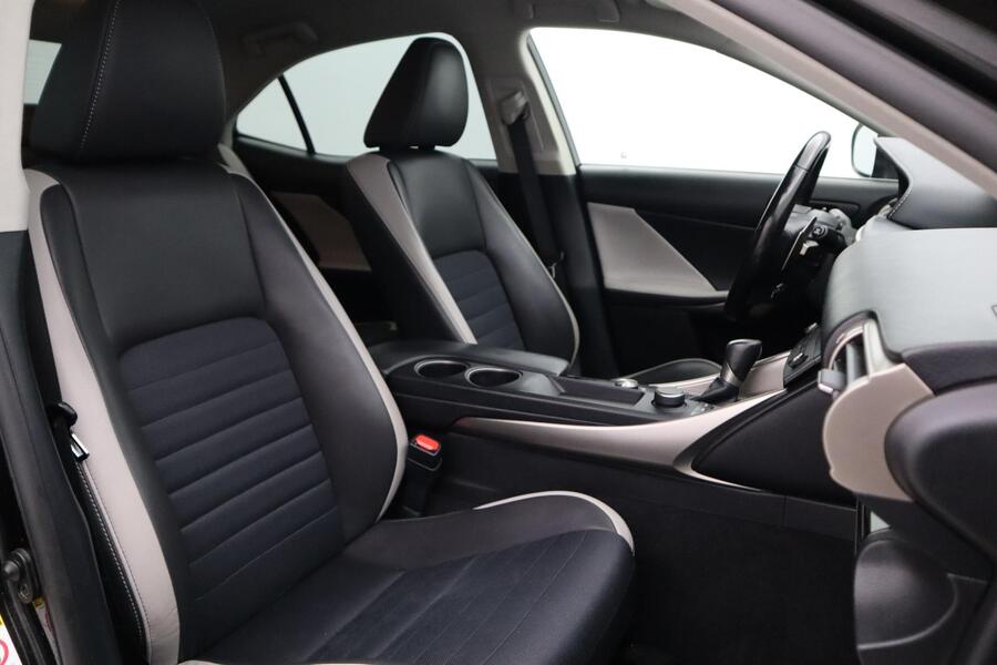 Lexus IS vaihtoauto