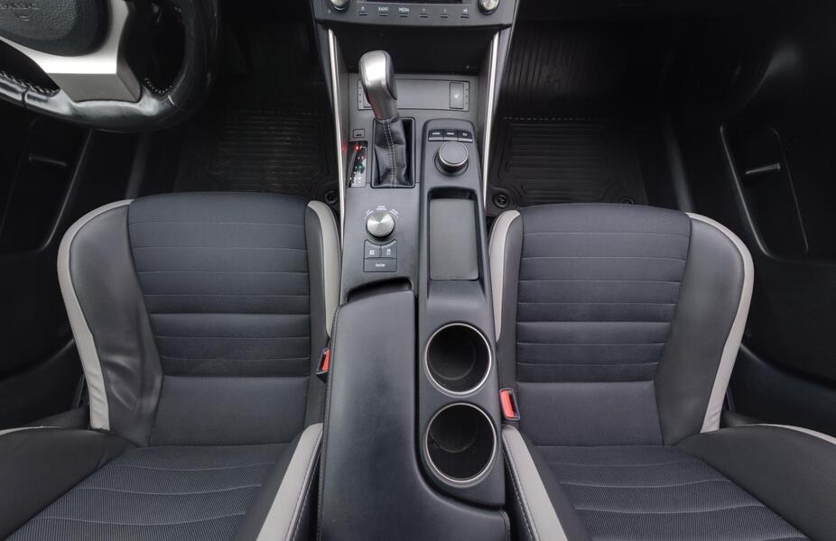 Lexus IS vaihtoauto