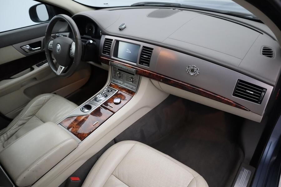 Jaguar XF vaihtoauto