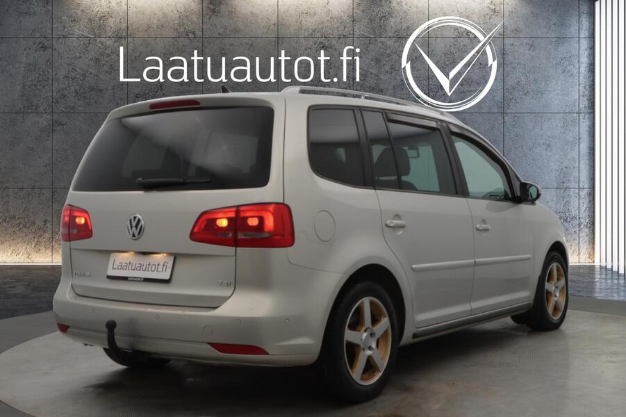 Volkswagen Touran vaihtoauto