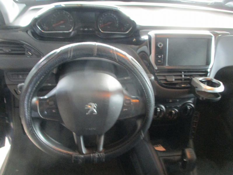 Peugeot 208 vaihtoauto