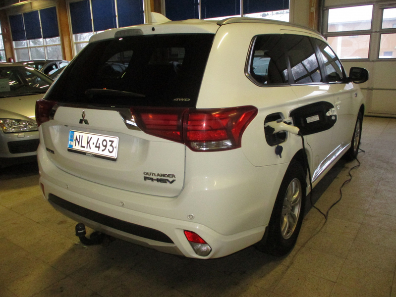 Mitsubishi Outlander PHEV vaihtoauto