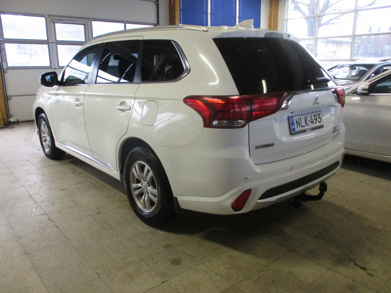 Mitsubishi Outlander PHEV vaihtoauto